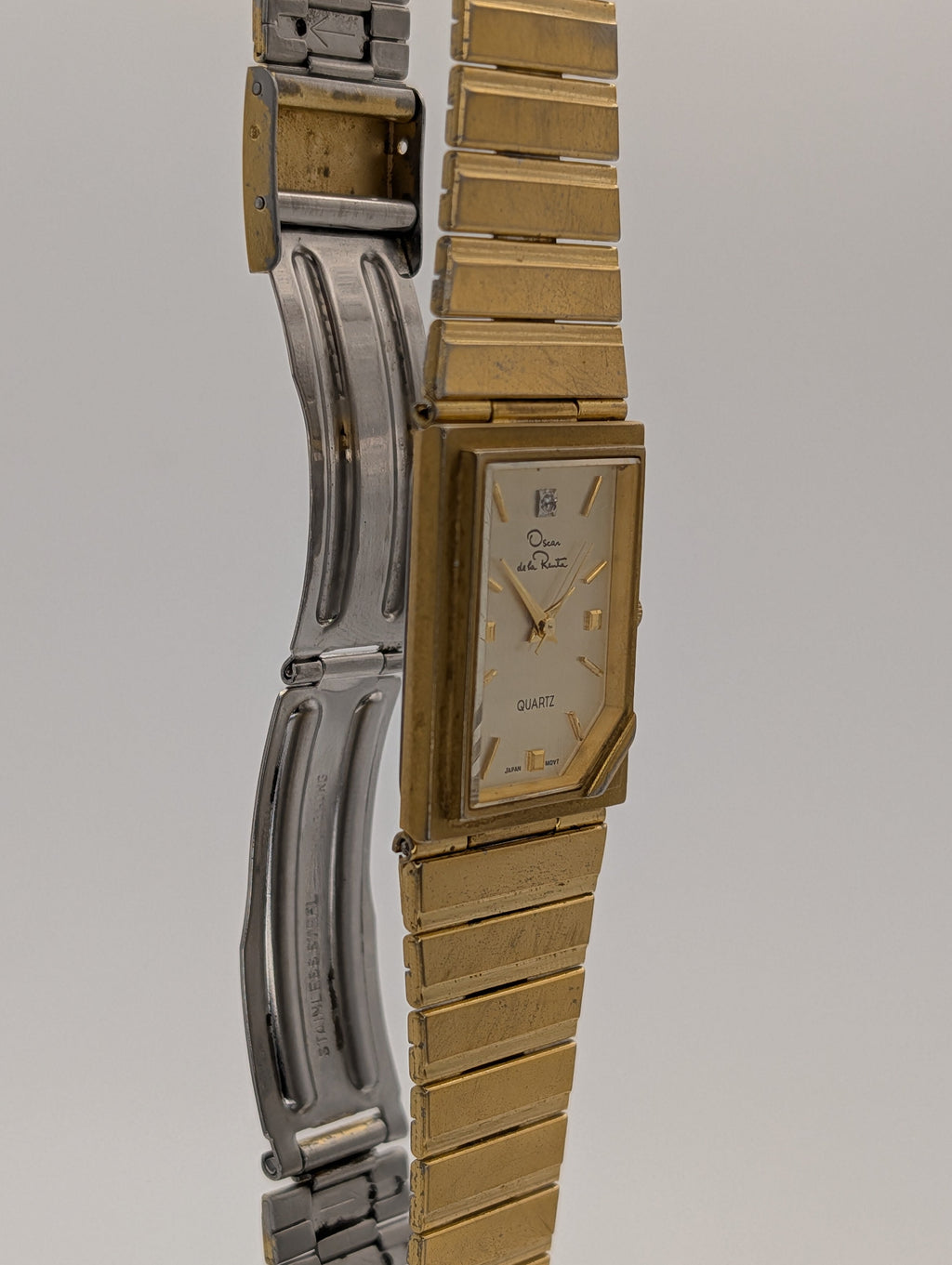 Oscar de la Renta Gold Tone Quartz Watch