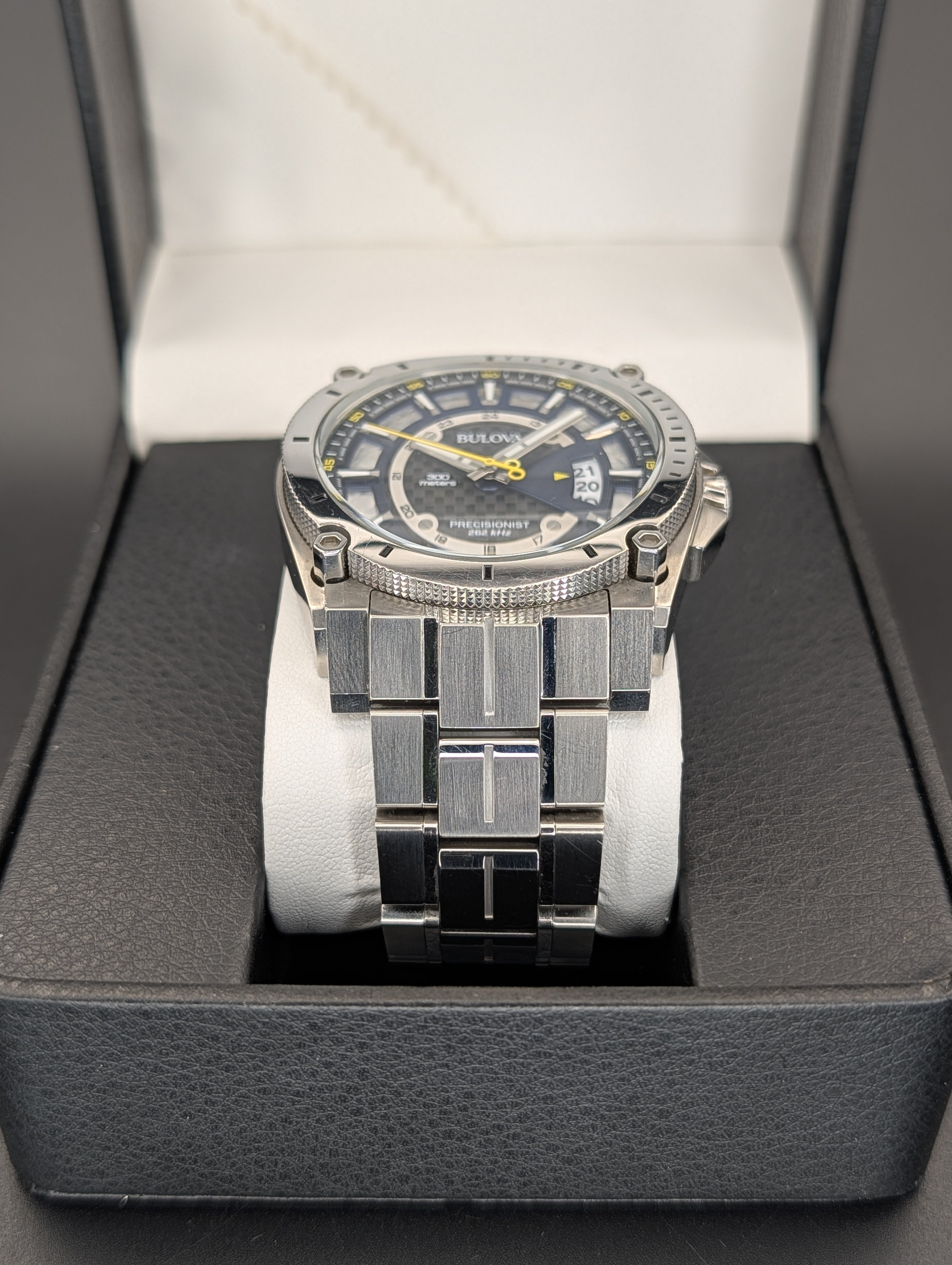 Bulova Precisionist Ultra High Frequency Quartz Watch ref. 96B131