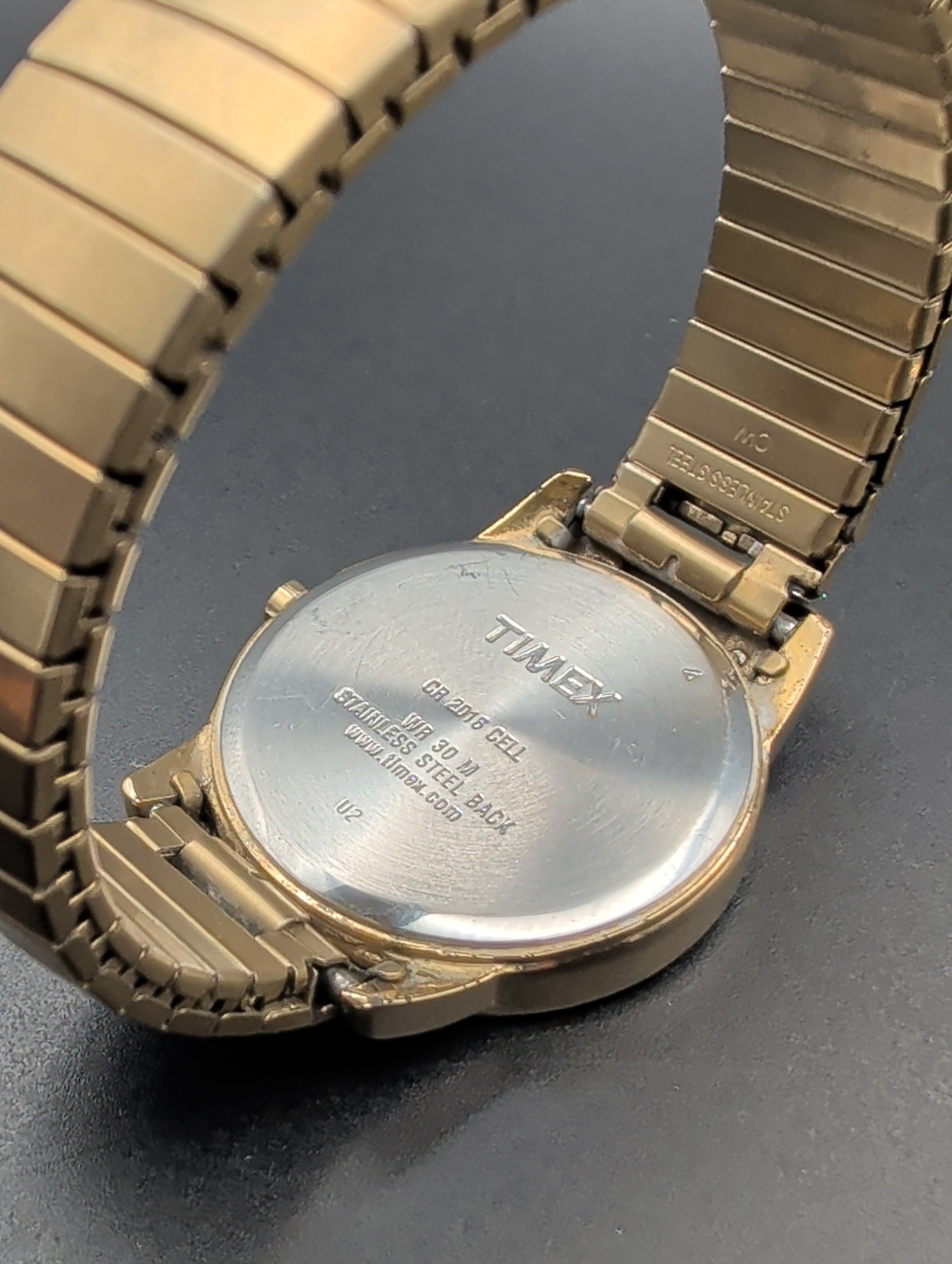 Timex Indiglo Easy Reader w/ Date Display in Gold Tone Elastic Bracelet Quartz Watch U2