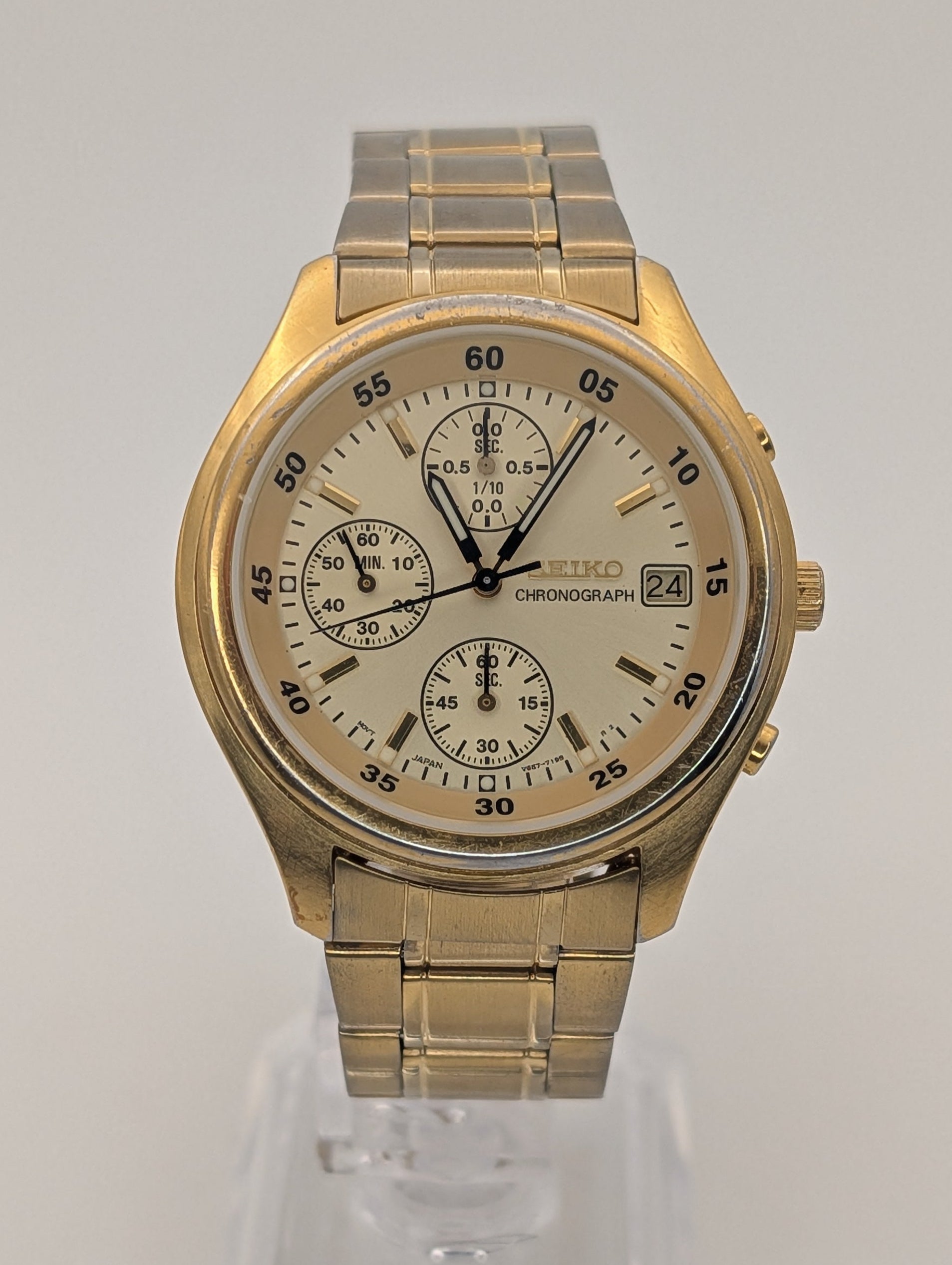 Seiko Chronograph on Original Bracelet in Gold Tone ref. V657-7100