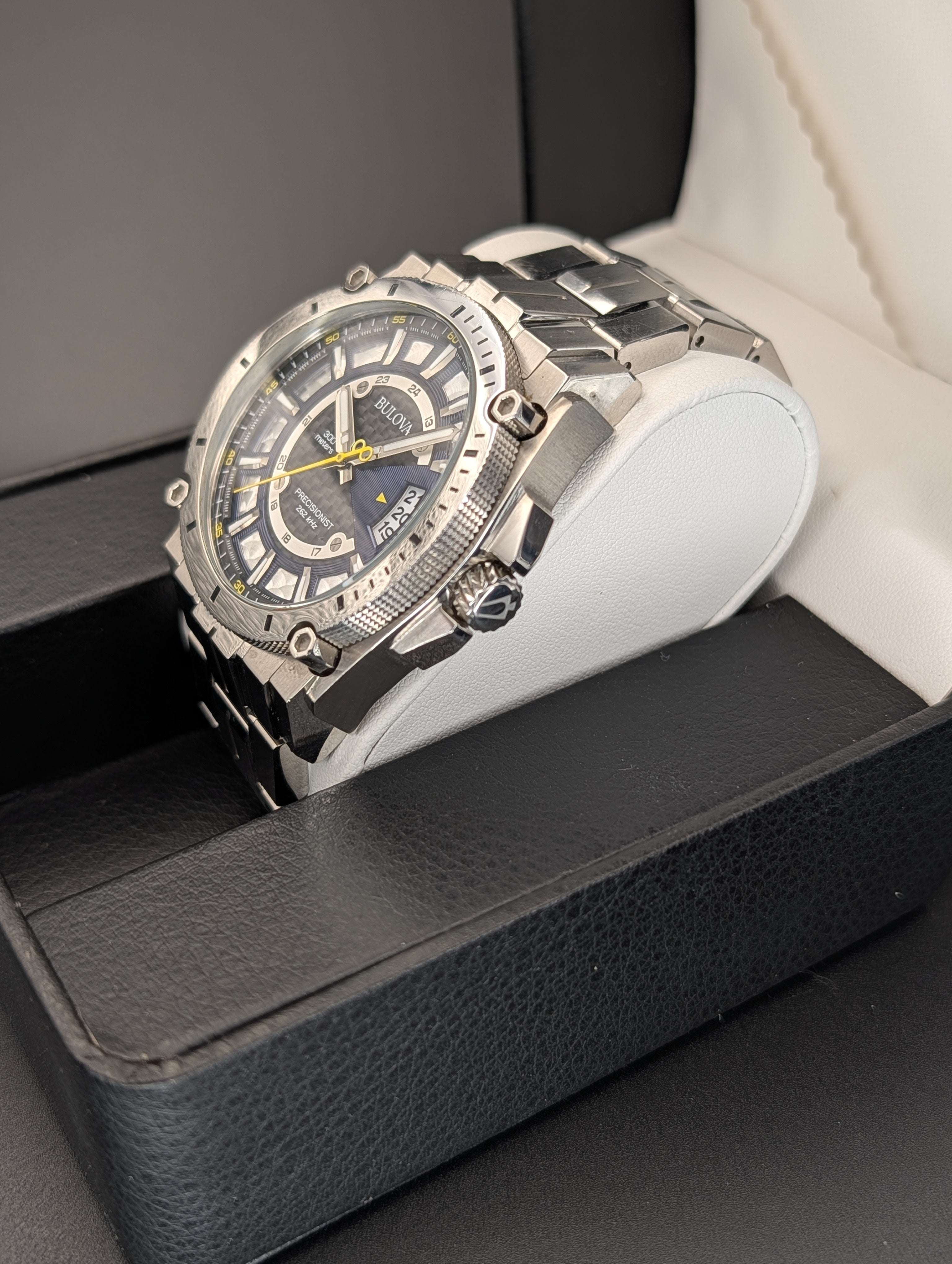 Bulova Precisionist Ultra High Frequency Quartz Watch ref. 96B131