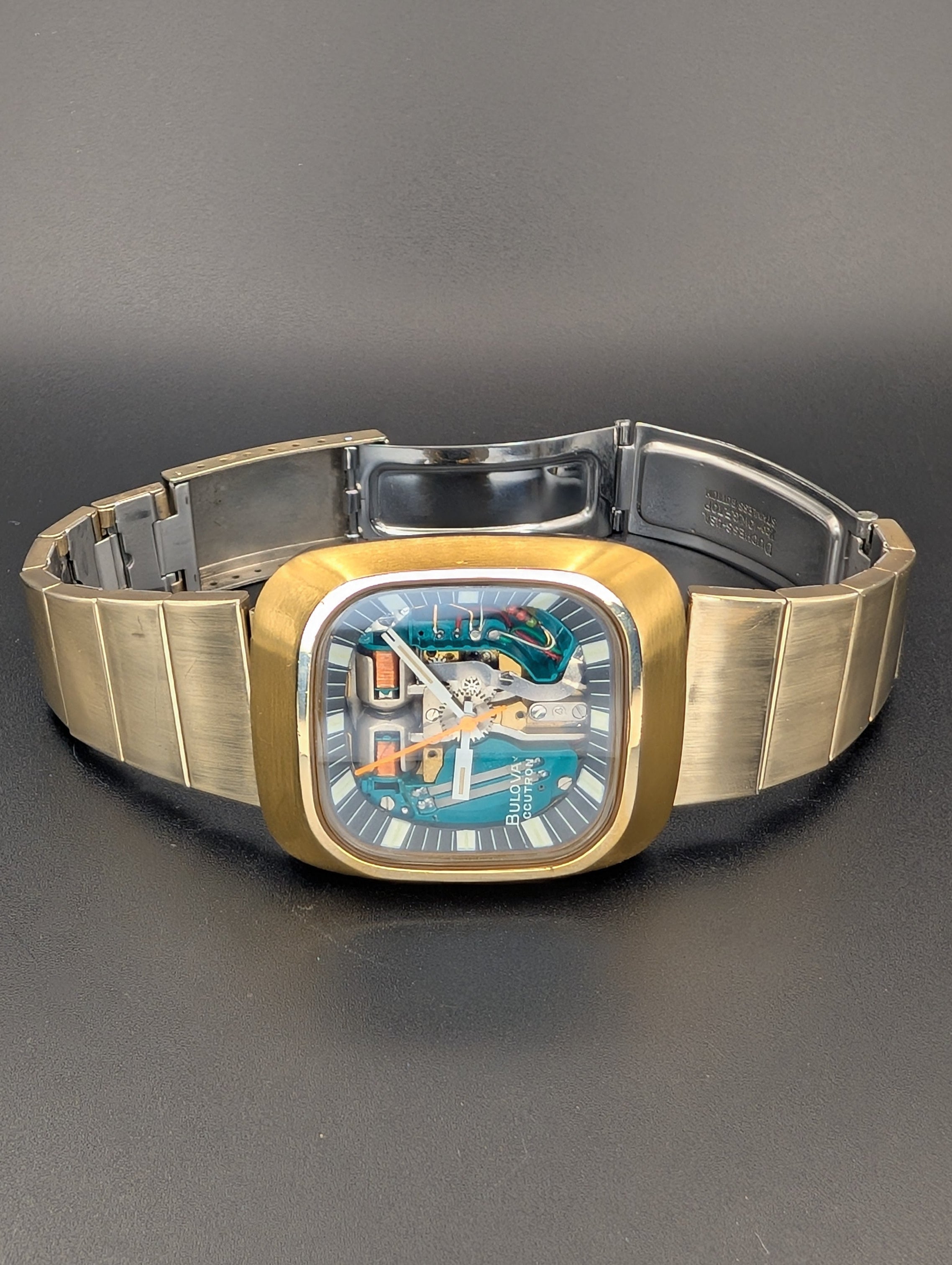 Accutron Spaceview "TV" (1973) Caliber 2141 ref. 7387 Gold Plated Original Bracelet