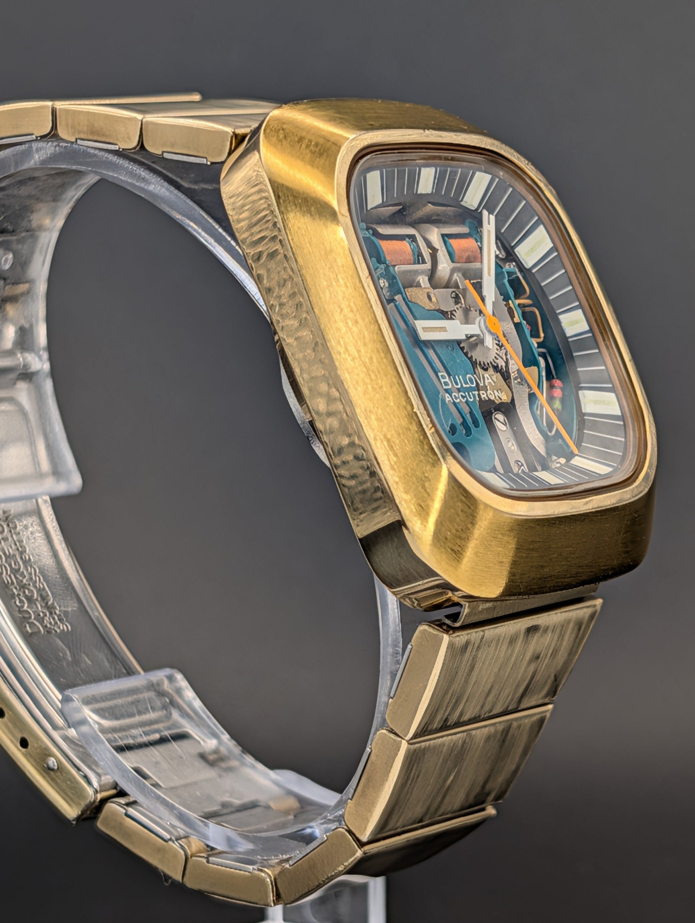 Accutron Spaceview "TV" (1973) Caliber 2141 ref. 7387 Gold Plated Original Bracelet