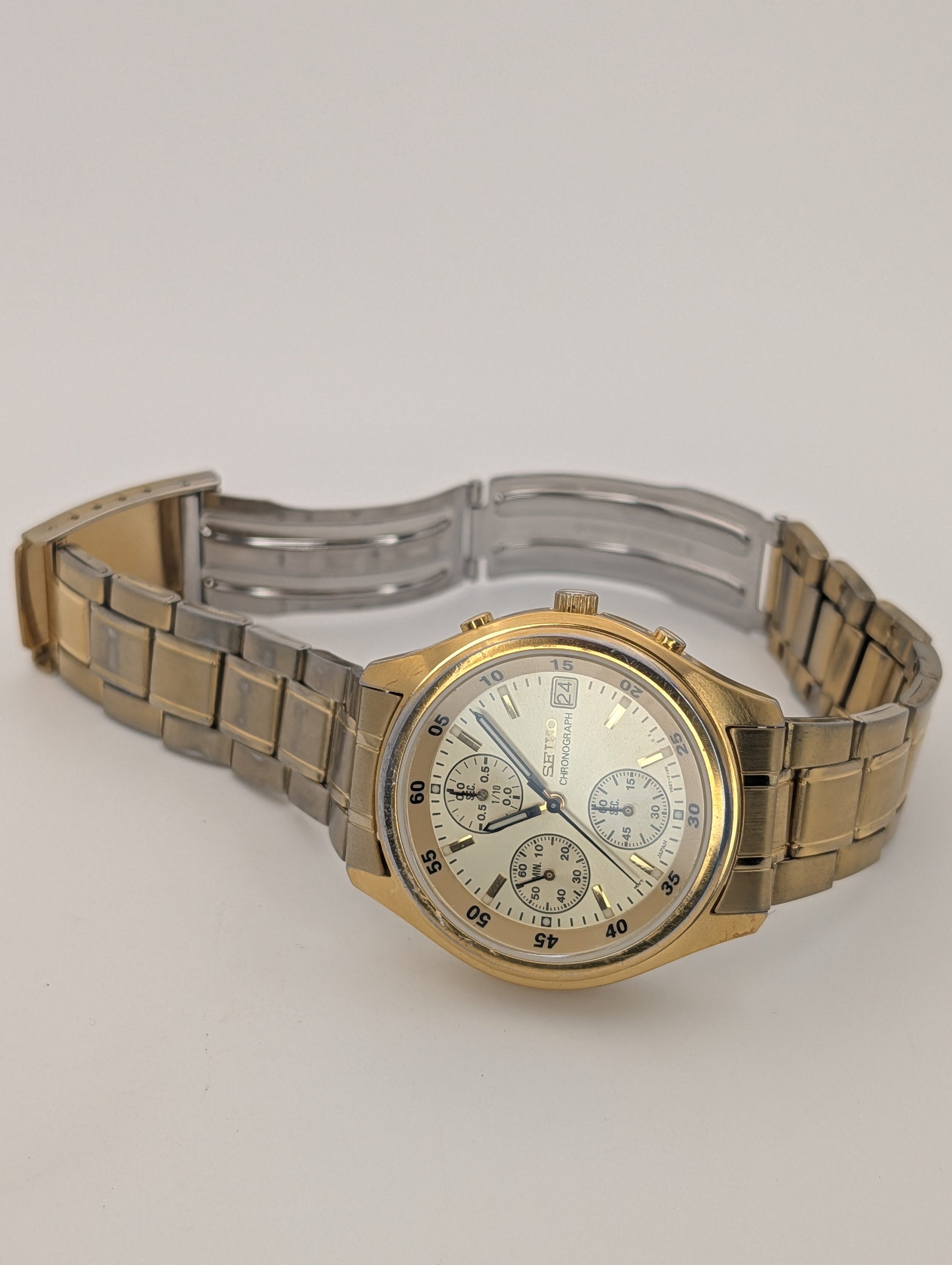 Seiko Chronograph on Original Bracelet in Gold Tone ref. V657-7100