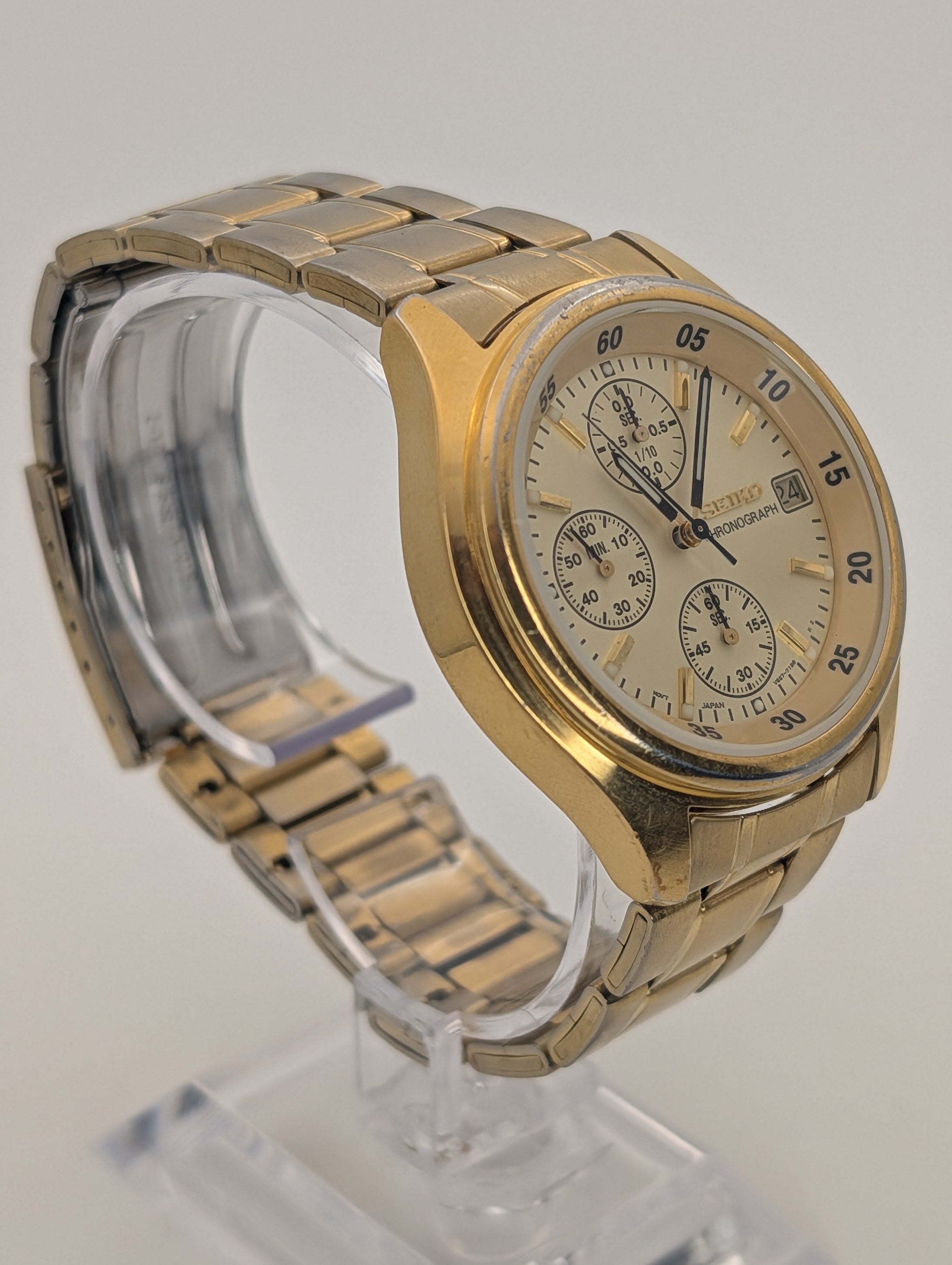 Seiko Chronograph on Original Bracelet in Gold Tone ref. V657-7100
